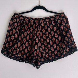 TOPSHOP / Crochet Trim / Festival Boho / Booty Short / Beach Style